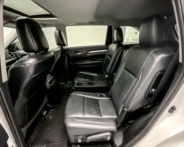 used 2019 Toyota Highlander car, priced at $27,466