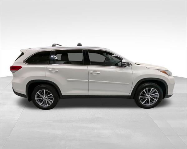 used 2019 Toyota Highlander car, priced at $27,466