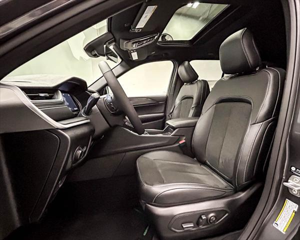 new 2025 Jeep Grand Cherokee car, priced at $40,180