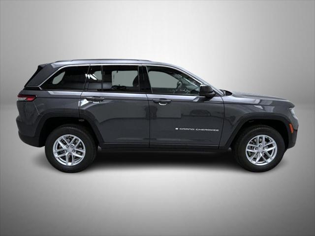 new 2025 Jeep Grand Cherokee car, priced at $40,674