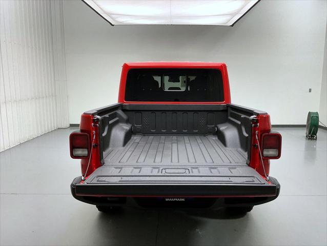 new 2025 Jeep Gladiator car, priced at $46,181