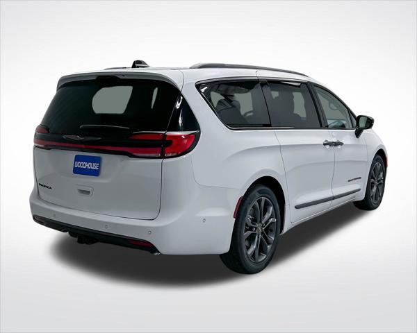 new 2024 Chrysler Pacifica car, priced at $43,389