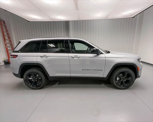 new 2025 Jeep Grand Cherokee car, priced at $42,205