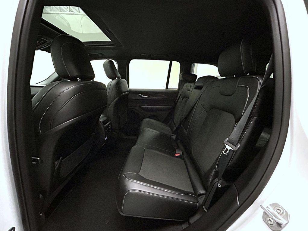 new 2025 Jeep Grand Cherokee car, priced at $38,770