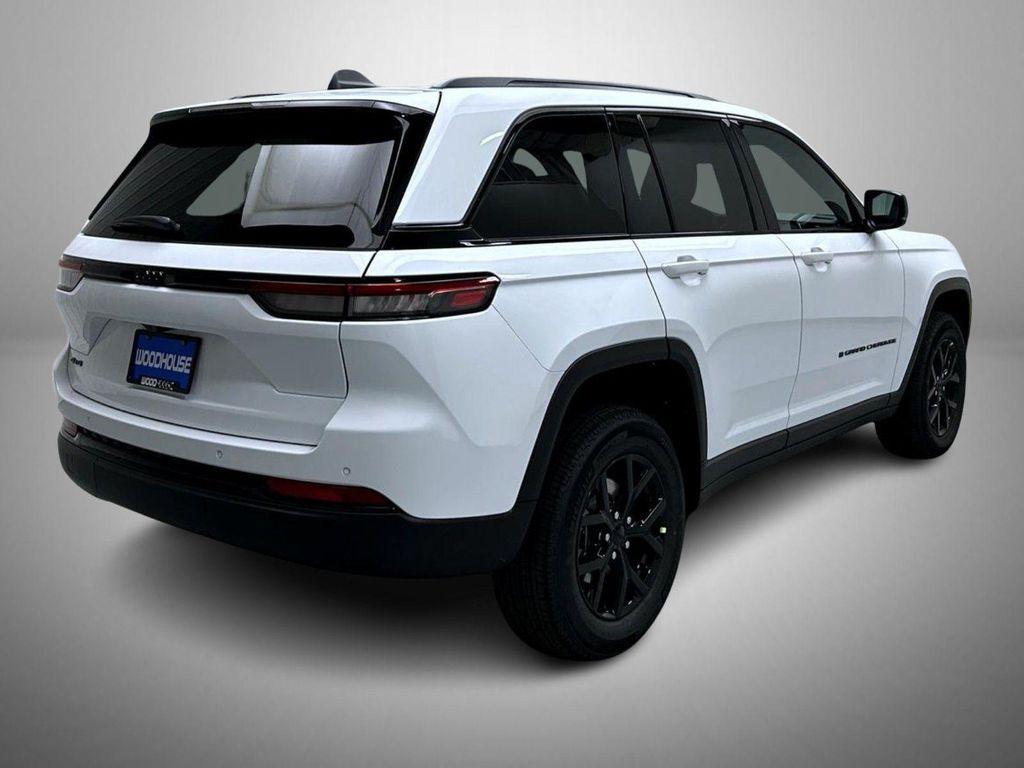 new 2025 Jeep Grand Cherokee car, priced at $38,770