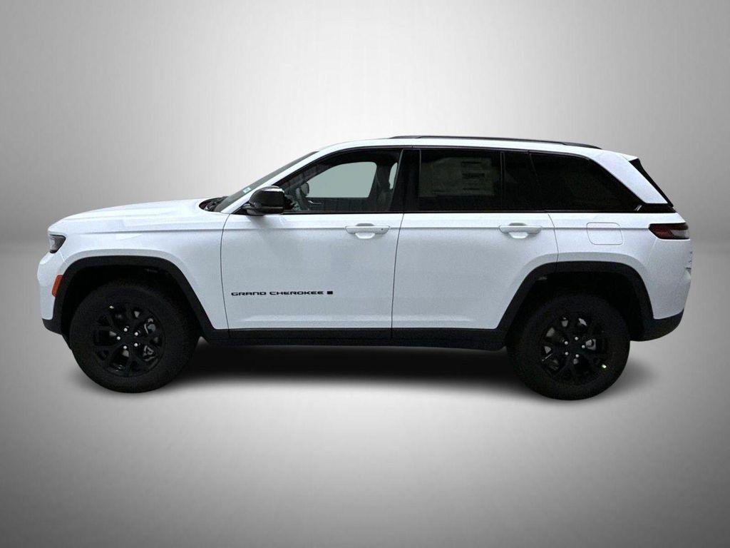 new 2025 Jeep Grand Cherokee car, priced at $38,770