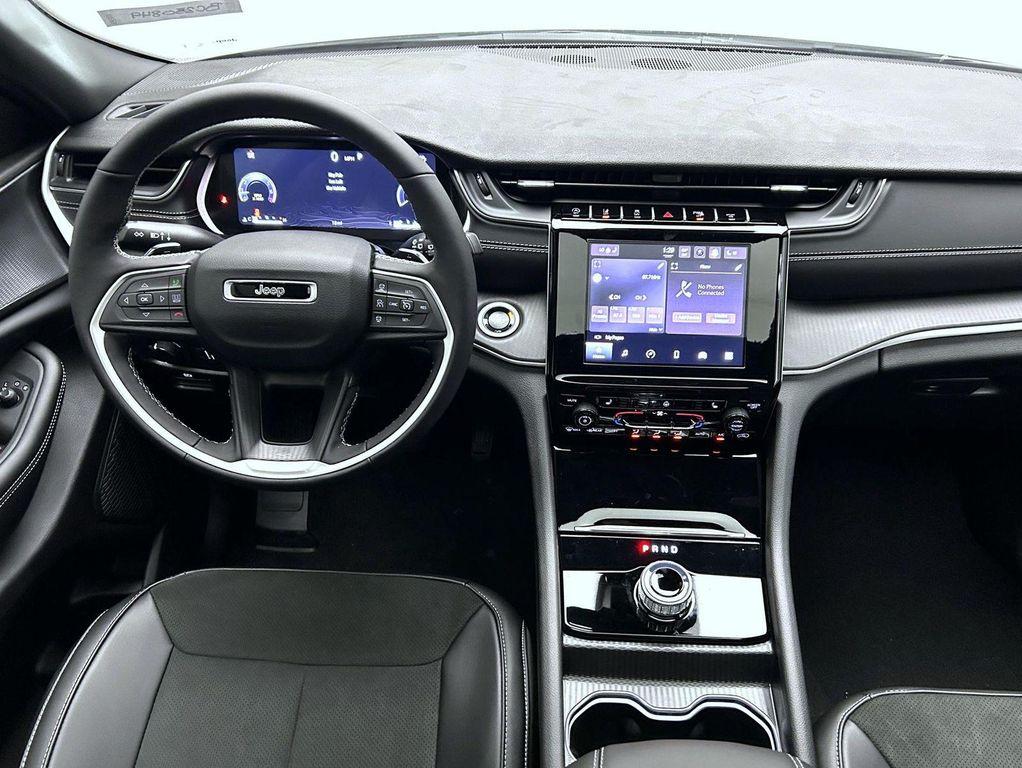 new 2025 Jeep Grand Cherokee car, priced at $38,770