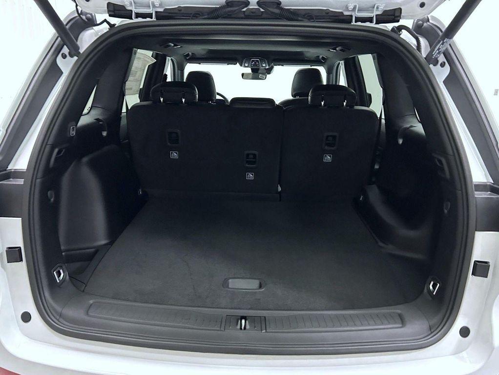 new 2025 Jeep Grand Cherokee car, priced at $38,770
