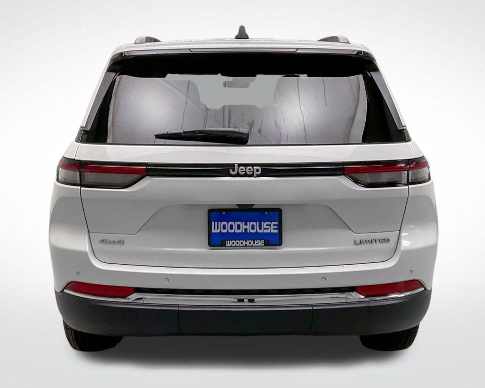 new 2025 Jeep Grand Cherokee car, priced at $39,894
