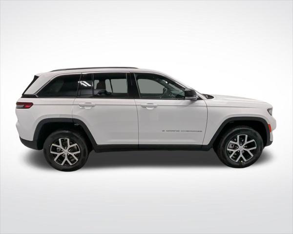 new 2025 Jeep Grand Cherokee car, priced at $43,900