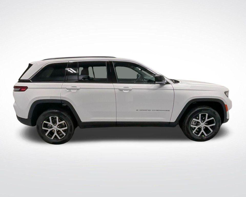 new 2025 Jeep Grand Cherokee car, priced at $39,894