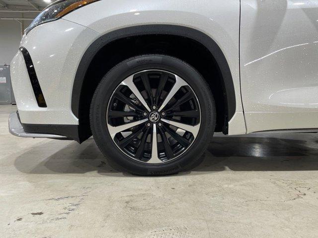 used 2021 Toyota Highlander car, priced at $30,995