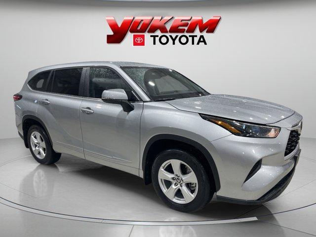 used 2023 Toyota Highlander car, priced at $35,995