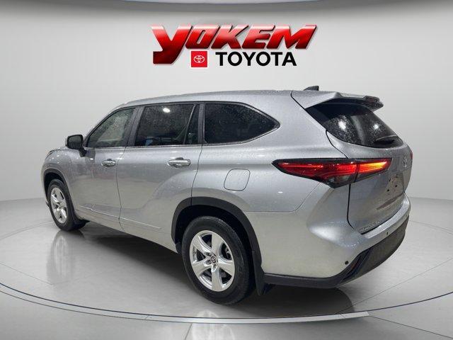 used 2023 Toyota Highlander car, priced at $35,995