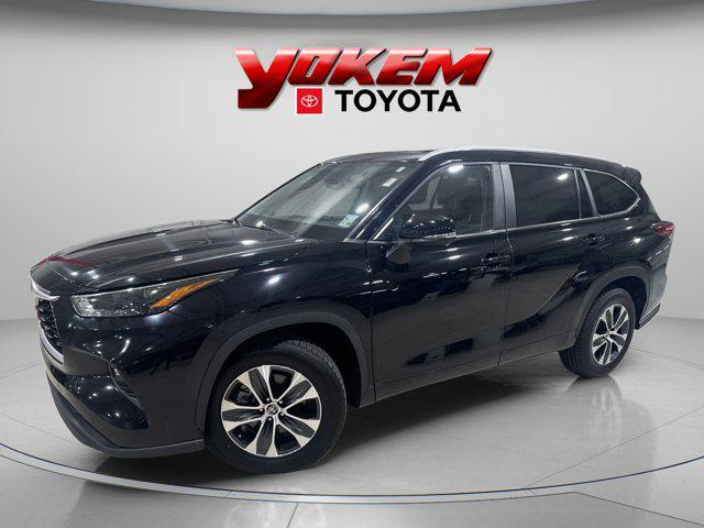used 2023 Toyota Highlander car, priced at $40,995