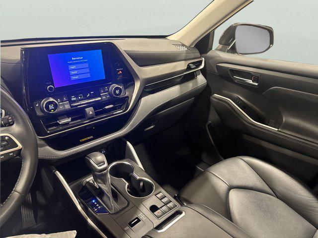 used 2023 Toyota Highlander car, priced at $40,995
