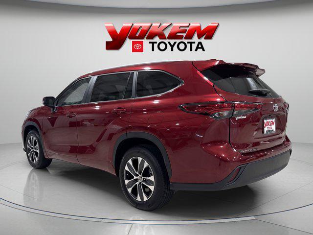 used 2023 Toyota Highlander car, priced at $40,995