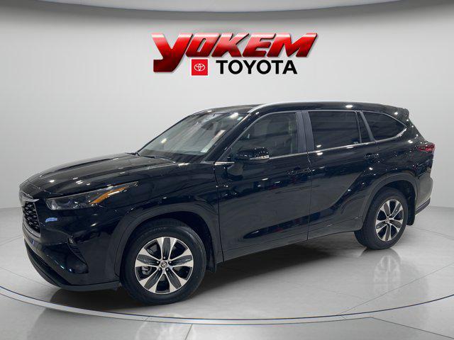 used 2023 Toyota Highlander car, priced at $41,995