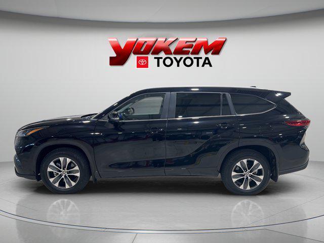 used 2023 Toyota Highlander car, priced at $41,995