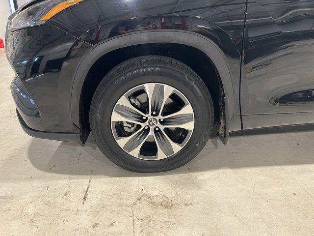 used 2023 Toyota Highlander car, priced at $40,995