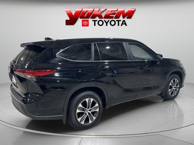 used 2023 Toyota Highlander car, priced at $41,995