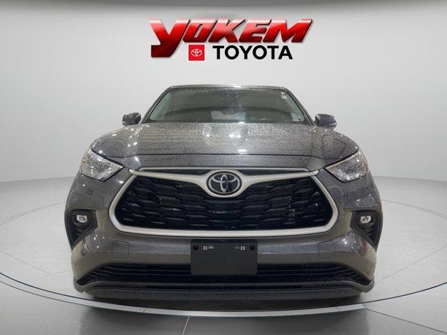 used 2023 Toyota Highlander car, priced at $34,995