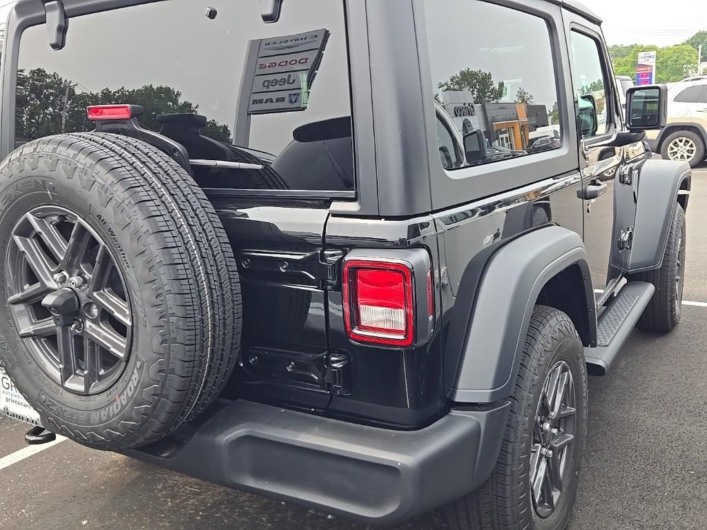 new 2025 Jeep Wrangler car, priced at $41,704