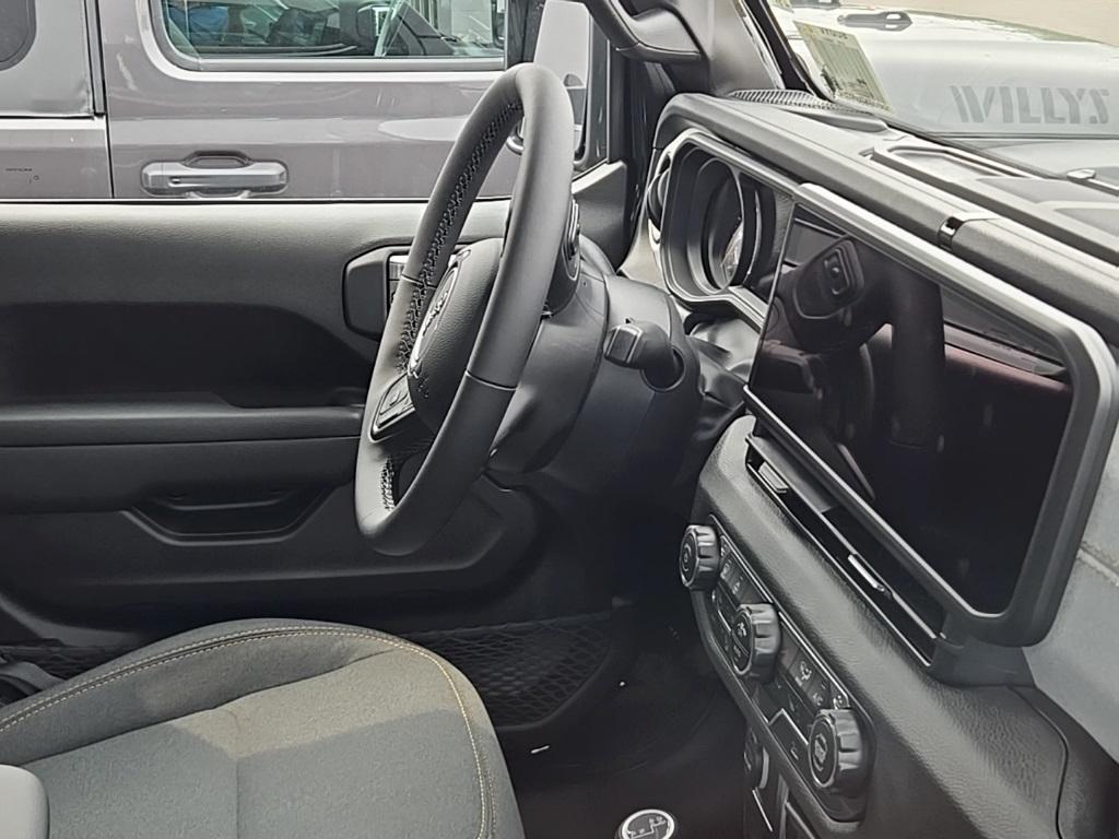 new 2025 Jeep Wrangler car, priced at $41,704