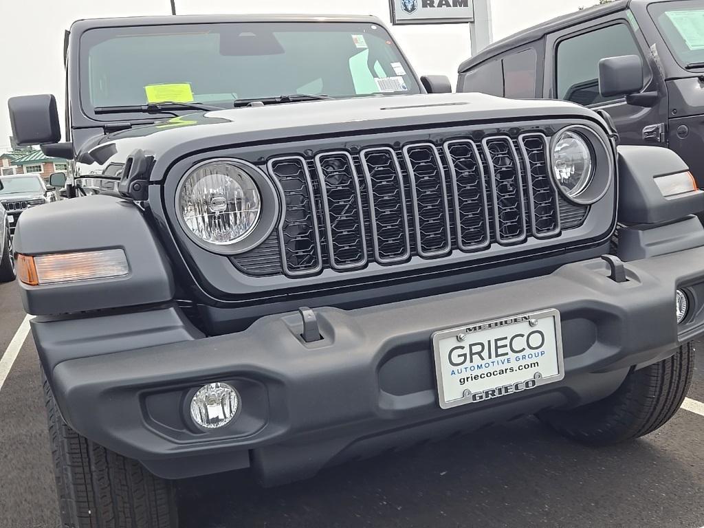 new 2025 Jeep Wrangler car, priced at $41,704