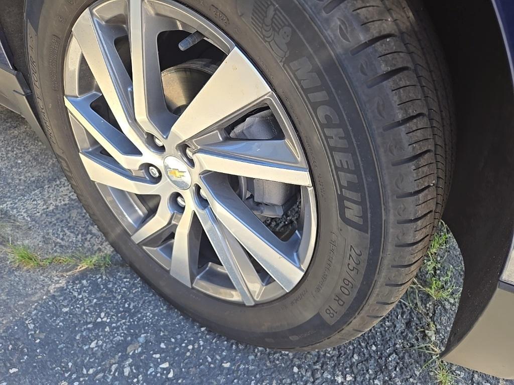 used 2022 Chevrolet Equinox car, priced at $23,627