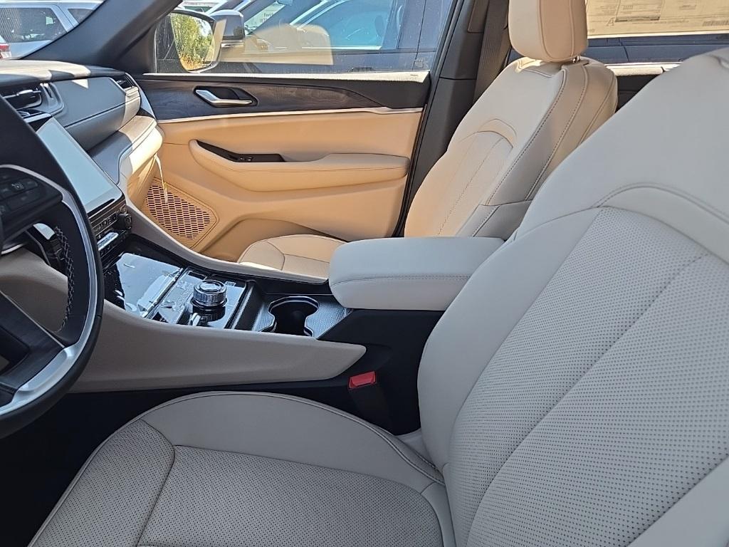 new 2025 Jeep Grand Cherokee L car, priced at $51,934