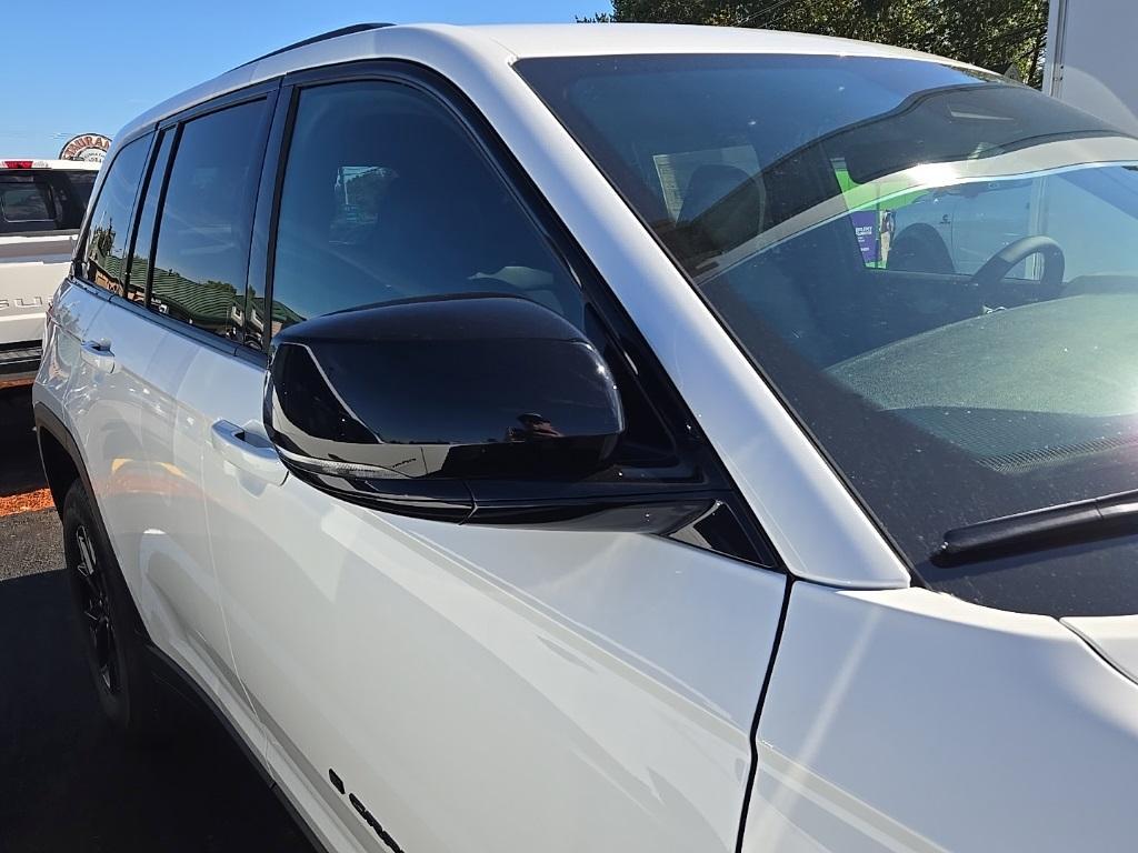 new 2025 Jeep Grand Cherokee car, priced at $37,097