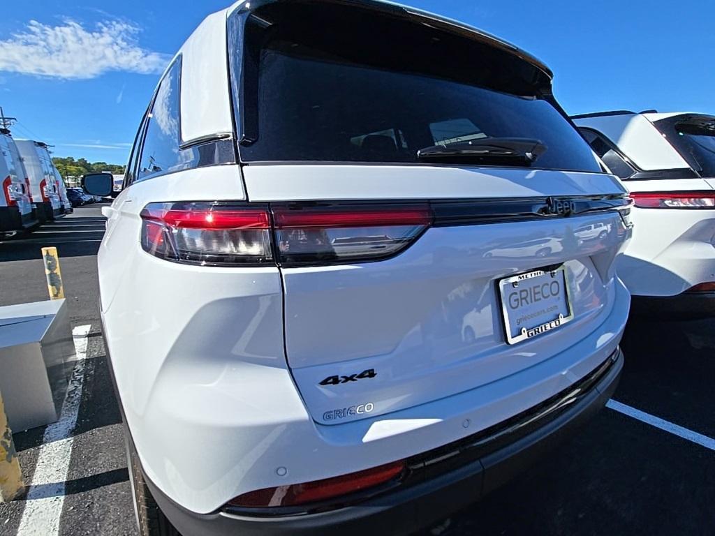 new 2025 Jeep Grand Cherokee car, priced at $37,097
