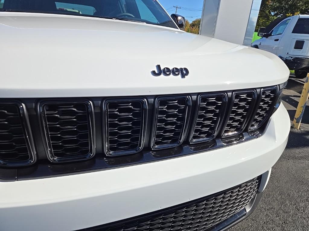 new 2025 Jeep Grand Cherokee car, priced at $37,597
