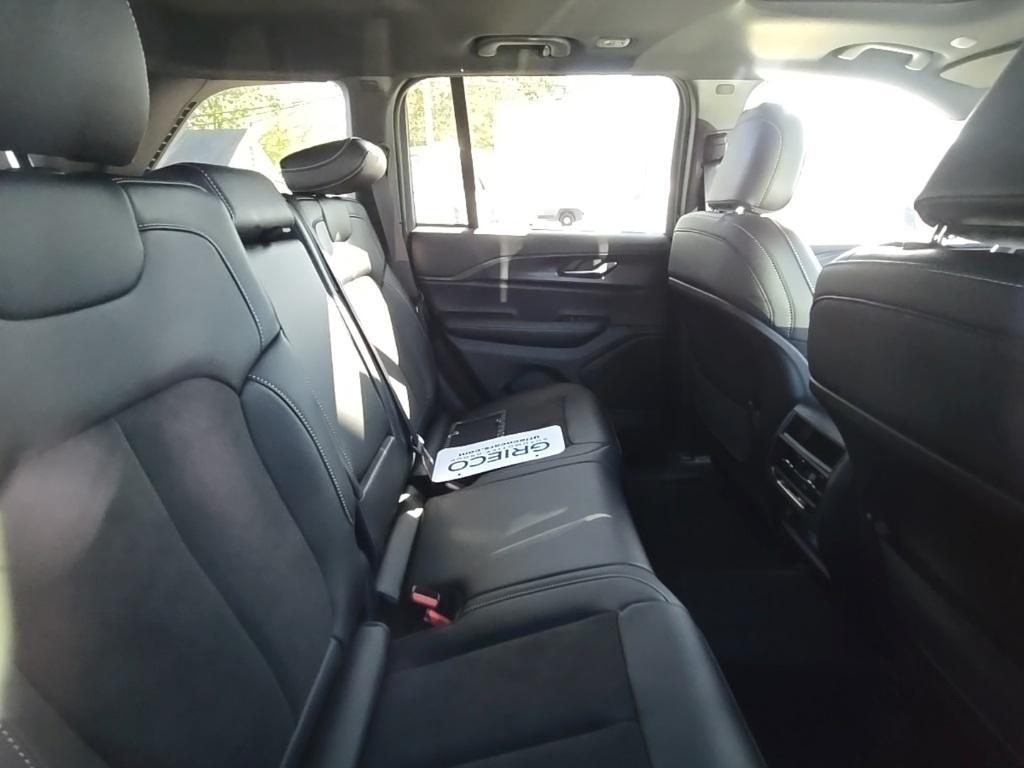 new 2025 Jeep Grand Cherokee car, priced at $37,097