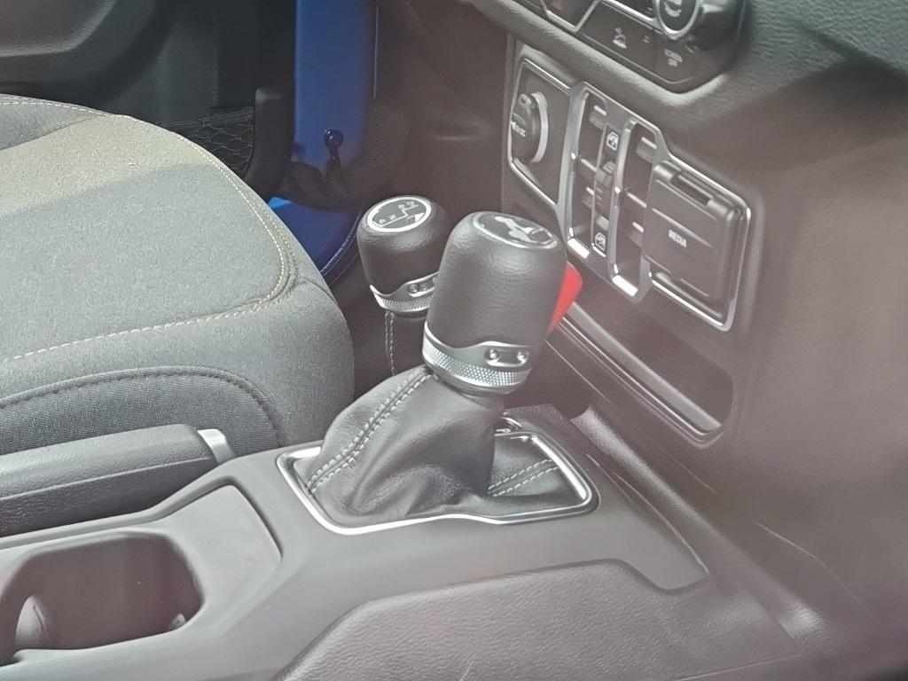 new 2025 Jeep Wrangler car, priced at $47,692