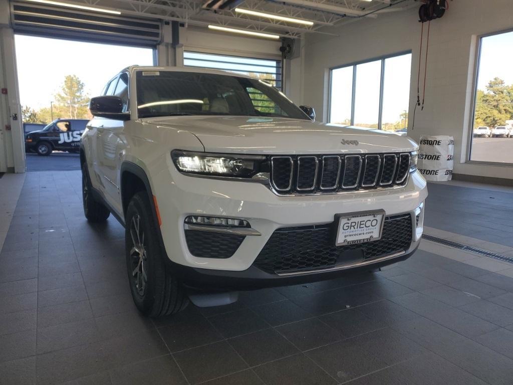 new 2025 Jeep Grand Cherokee car, priced at $44,344