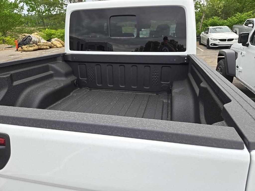 new 2025 Jeep Gladiator car, priced at $45,287