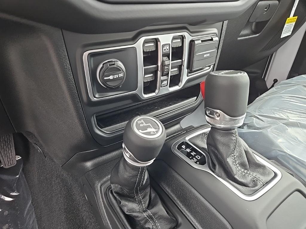 new 2025 Jeep Gladiator car, priced at $45,287