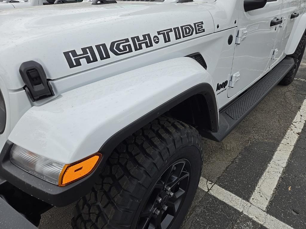 new 2025 Jeep Gladiator car, priced at $45,287