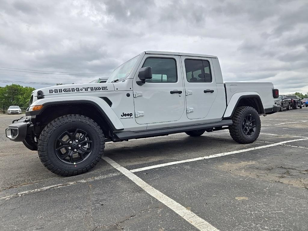 new 2025 Jeep Gladiator car, priced at $45,287