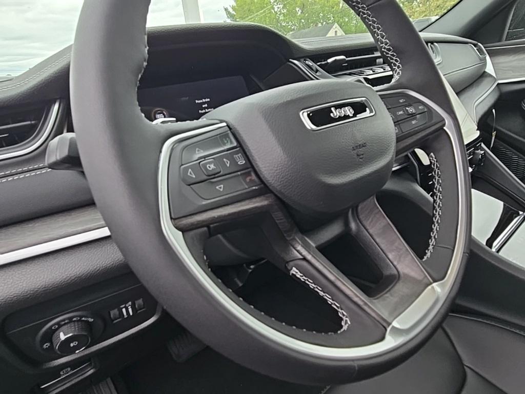 new 2025 Jeep Grand Cherokee car, priced at $46,879