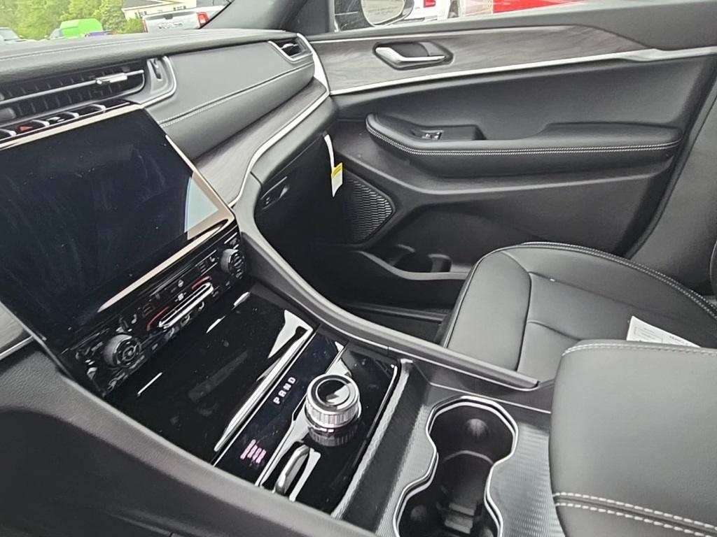new 2025 Jeep Grand Cherokee car, priced at $46,879