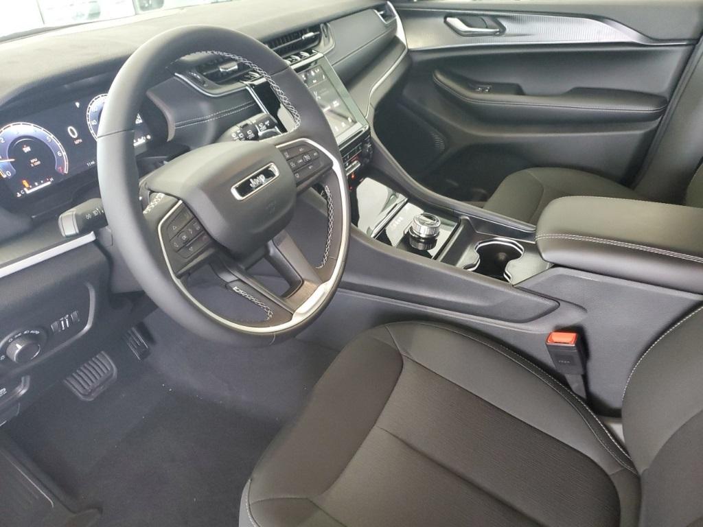 new 2025 Jeep Grand Cherokee car, priced at $38,156