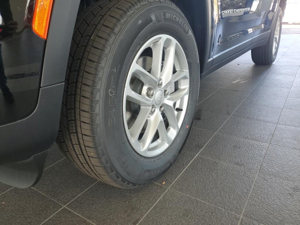 new 2025 Jeep Grand Cherokee car, priced at $38,156