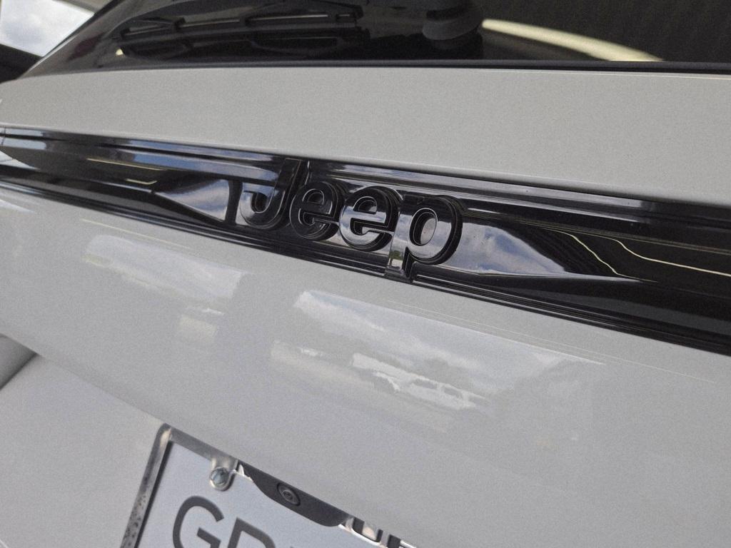 used 2024 Jeep Grand Cherokee car, priced at $34,915