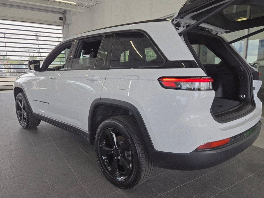 used 2024 Jeep Grand Cherokee car, priced at $34,915