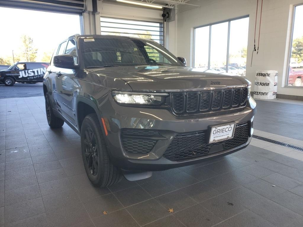 new 2025 Jeep Grand Cherokee car, priced at $41,458