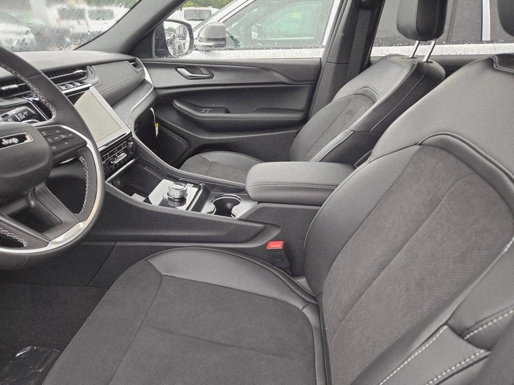 new 2025 Jeep Grand Cherokee L car, priced at $45,353