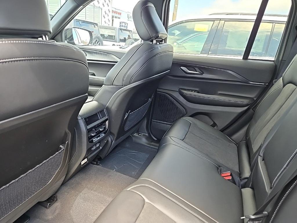 new 2025 Jeep Grand Cherokee car, priced at $42,864